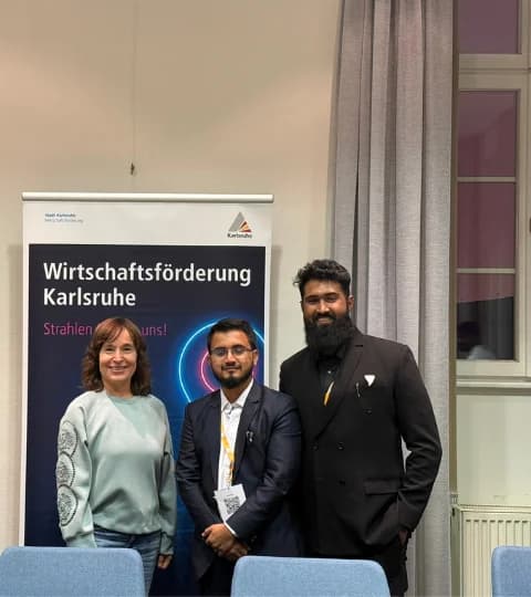 Leeza founder with two people at a visit to Wirtschaftsförderung Karlsruhe in Germany